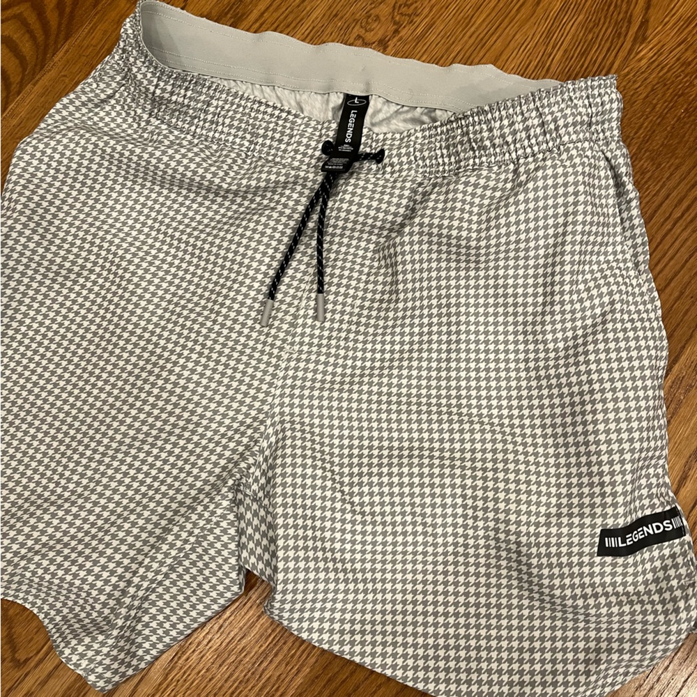 Legends Luka Short. Cloud Micro Houndstooth.  Size L.  7in inseam liner less